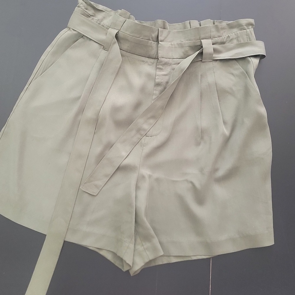 Banana Republic Womens Olive Green Lyocell Paperbag Waist Shorts‎ Size 14